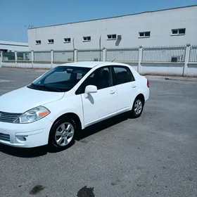 Nissan Versa 2011