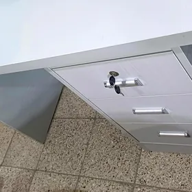 Mebel, kompýuter we iş stol