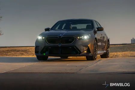 BMW täze M5 modeliniň öňküsinden 540 kg has agyr bolmagynyň sebäbini düşündirdi