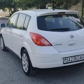 Nissan Versa 2012