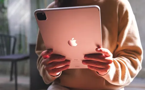 На iPad теперь доступен полноценный WhatsApp. Разработка заняла 15 лет