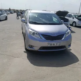 Toyota Sienna 2012
