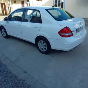 Nissan Versa 2010