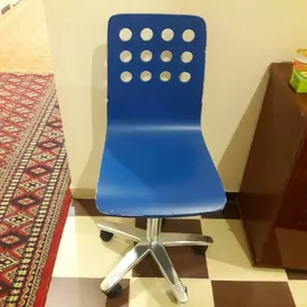 стул