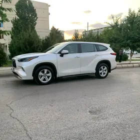 Toyota Highlander 2022
