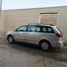 Toyota Sienna 2004