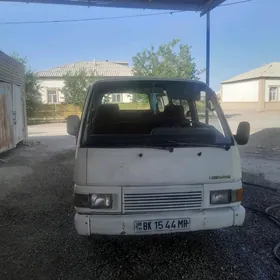 Nissan Urvan 1998