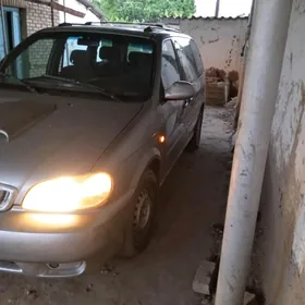 Kia Carnival 2001