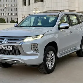 Mitsubishi Pajero 2020