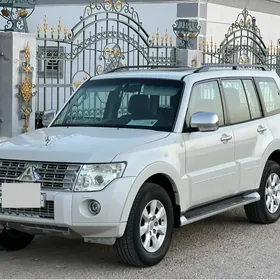 Mitsubishi Pajero 2010