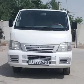 Nissan Urvan 2005
