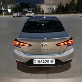 Hyundai Elantra 2020