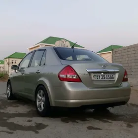 Nissan Tiida 2008