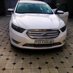 Ford Taurus 2014