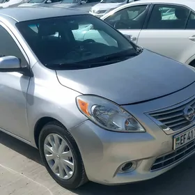 Nissan Versa 2011