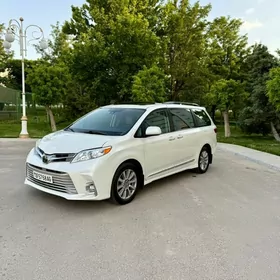 Toyota Sienna 2019