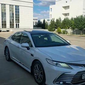 Toyota Camry 2021