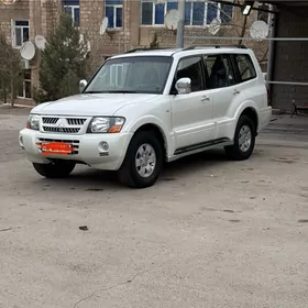 Mitsubishi Pajero 2005