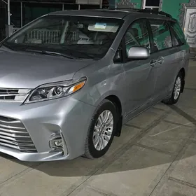Toyota Sienna 2016