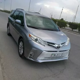 Toyota Sienna 2017