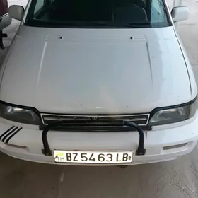 Mitsubishi Chariot 1998