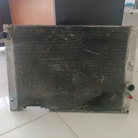 bmw e60 radiator
