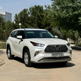 Toyota Highlander 2021