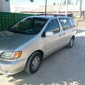 Toyota Sienna 2002