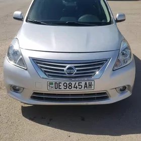 Nissan Versa 2012