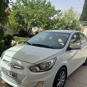 Hyundai Accent 2012