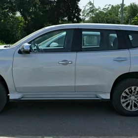 Mitsubishi Pajero 2020