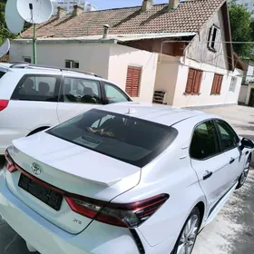 Toyota Camry 2021