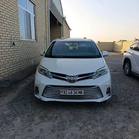 Toyota Sienna 2016