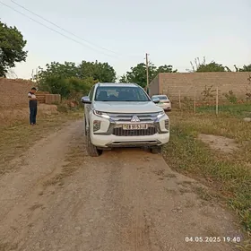 Mitsubishi Montero Sport 2024