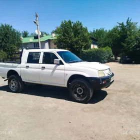 Mitsubishi L200 2004