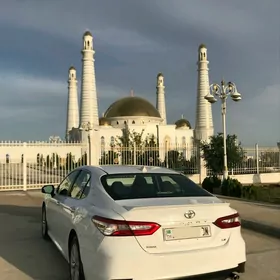 Toyota Camry 2018