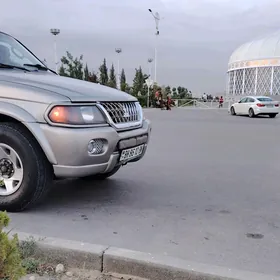 Mitsubishi Montero Sport 2002