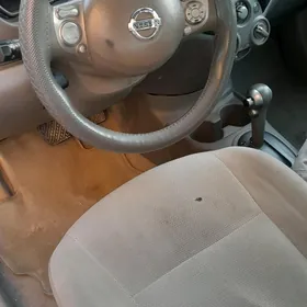 Nissan Versa 2011