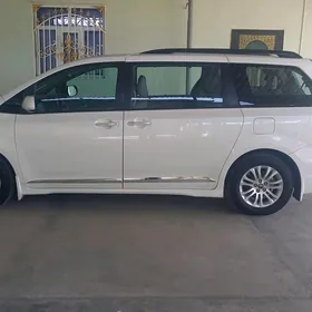 Toyota Sienna 2018
