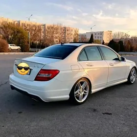 Mercedes-Benz C300 2012