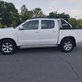 Toyota Hilux 2011