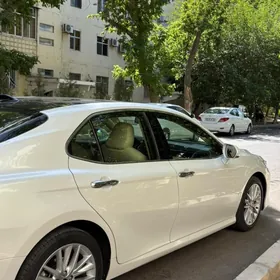 Toyota Camry 2021