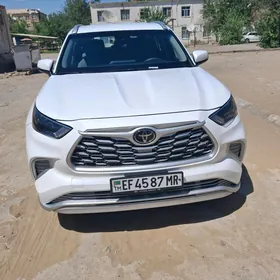 Toyota Highlander 2022