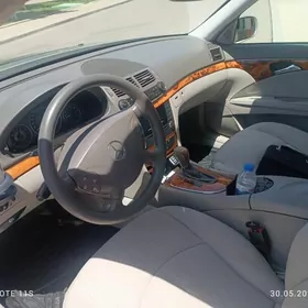 Mercedes-Benz E350 2005