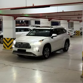 Toyota Highlander 2021