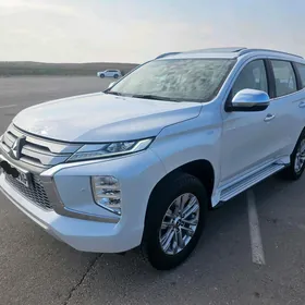 Mitsubishi Pajero 2020