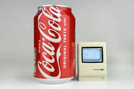 Höwesjeňler ilkinji Macintosh-yň mini-nusgasyny döretdiler: ol indi eliň aýasyna sygýar