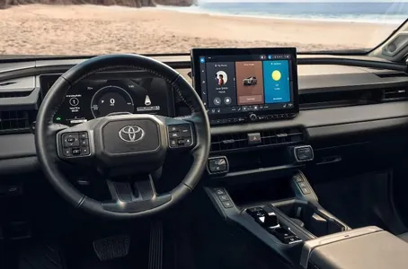 Toyota начнет устанавливать в своих автомобилях собственную операционную систему