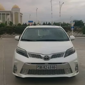 Toyota Sienna 2019