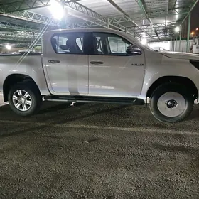 Toyota Hilux 2024
